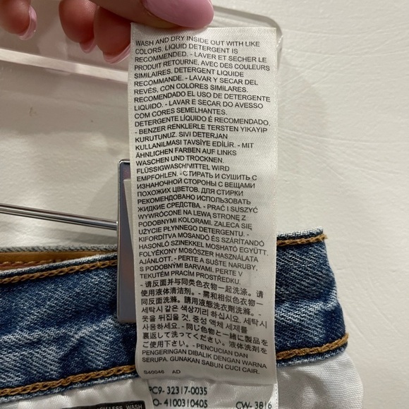 Levi’s 501 Button-Fly Distressed Raw-Hem Denim Shorts Light Wash 29w Festival - Picture 10 of 12